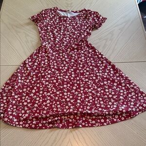 Elegant Floral Midi Dress in Red 🍀